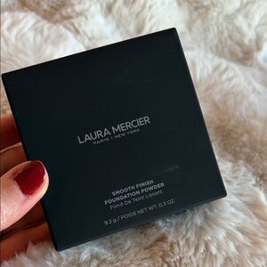 Laura Mercier Smooth Finish Foundation Powder - shade 5N2 17 medium to deep
